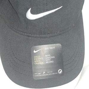 Nike child's cap.